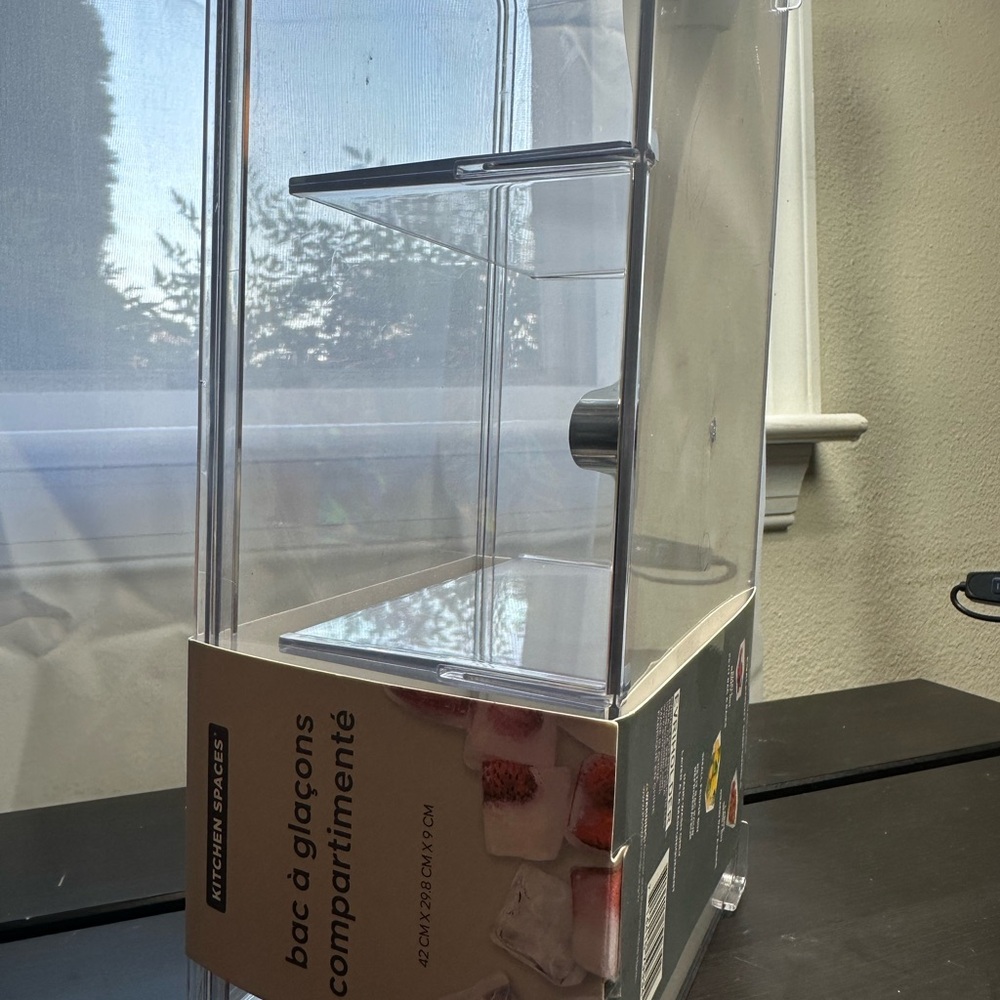 Clear Divided Storage Ice Container - Picture 4 of 5
